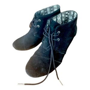 Toms black size 9 booties